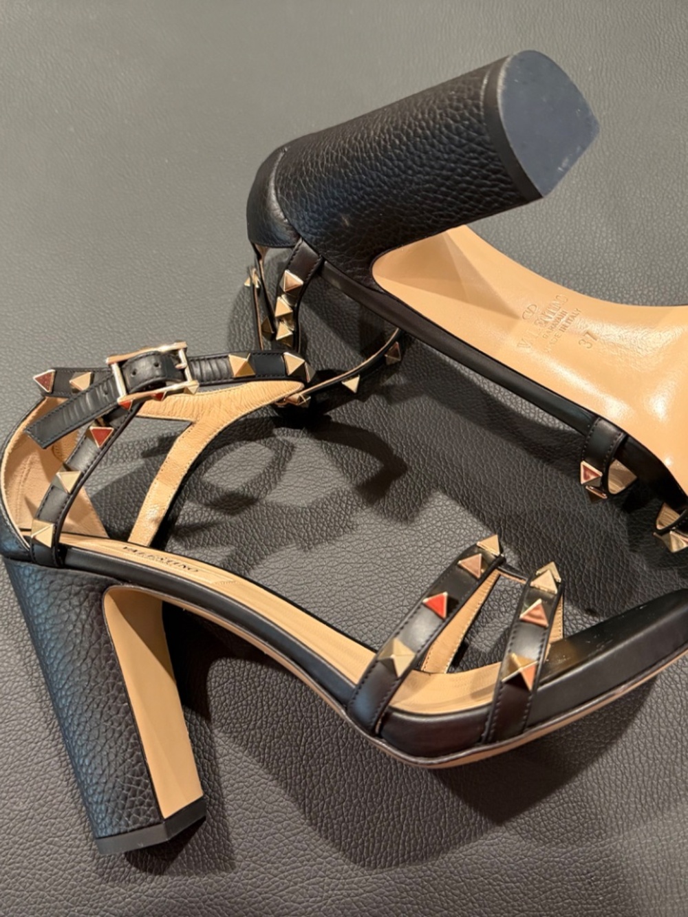 Womens shoes - Picture 3 of 3